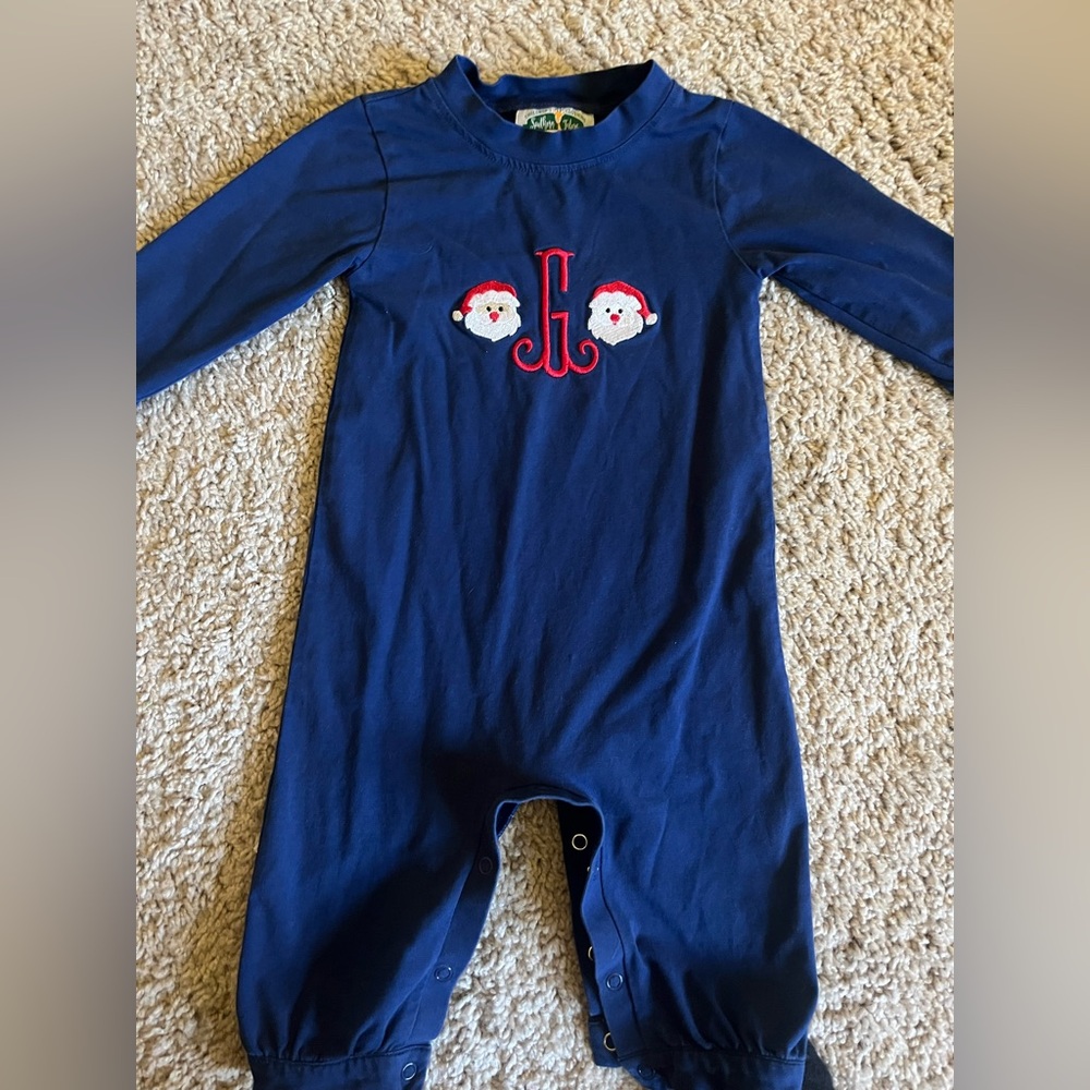 Southern Tots embroidered “G” Santa outfit 🎅🏼